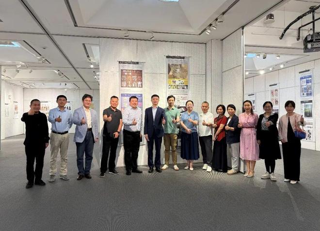 “衣启·字藏万象”2025中华纺织服饰汉字创意大赛作品展圆满收官(图1)