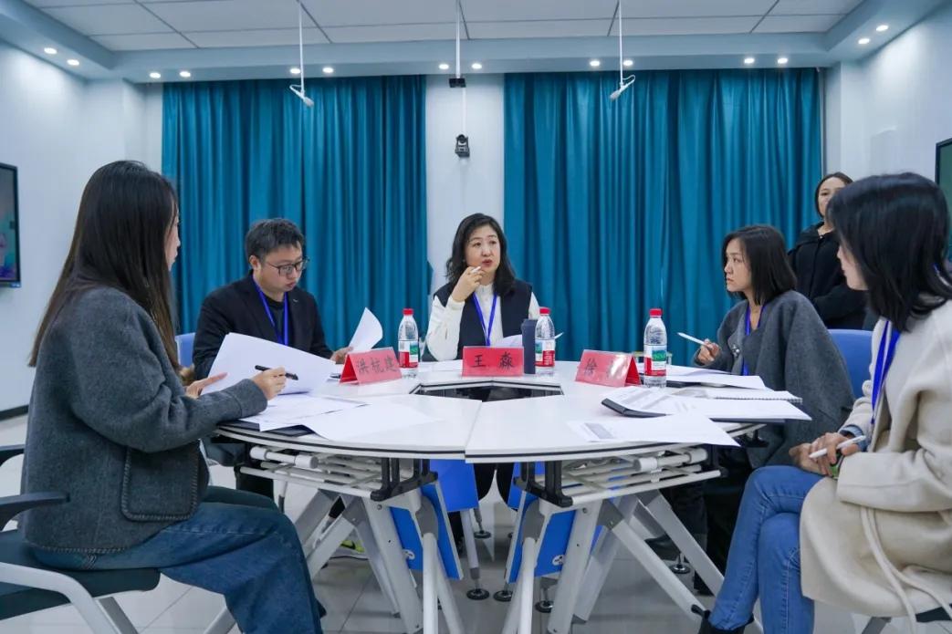 以AI数字化和时尚设计融合为主题山东服装业高手齐聚泰安同台竞技(图1)