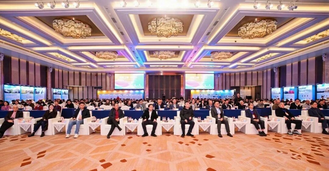 制造之美万有印力!2025年莞港印刷业合作交流会举行_科印印包圈(图1)